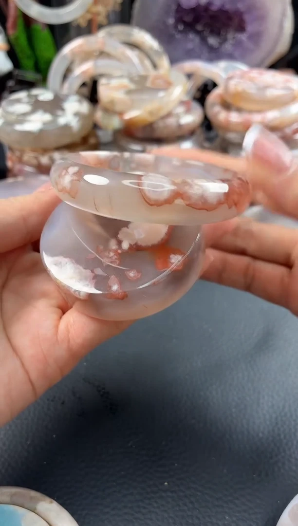 未镶嵌手镯（圆镯）石英质玉54