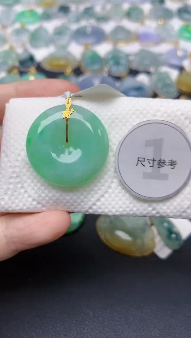 翡翠18K金镶嵌颈饰天然缅甸A货翡翠