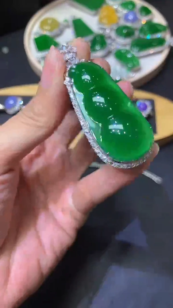 翡翠18K金镶嵌颈饰团购