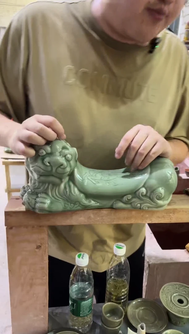 耀州窑青瓷狮狮如意枕头