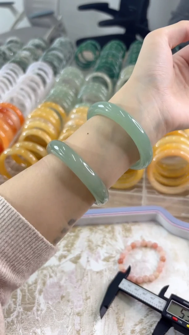 未镶嵌手镯石英质玉67-54D