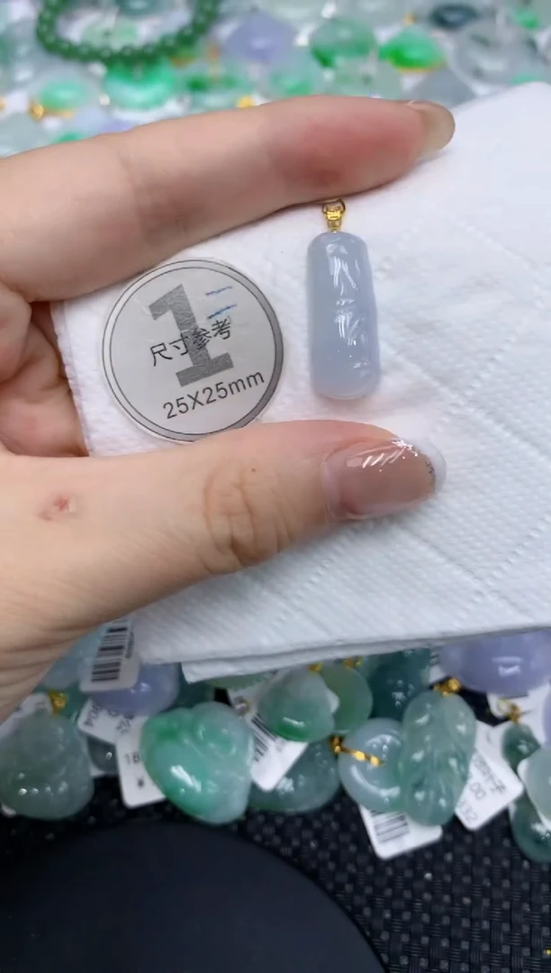 颈饰18K金镶嵌翡翠111111111
