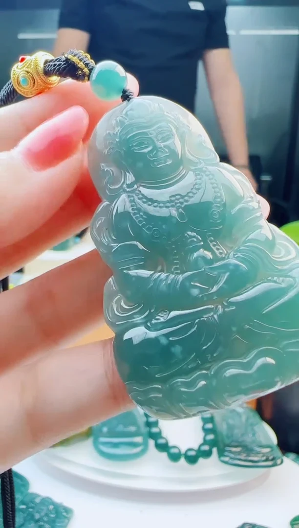 翡翠未镶嵌颈饰多样性发货其中一件