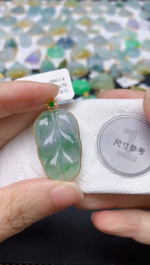 翡翠18K金镶嵌颈饰天然缅甸A货翡翠