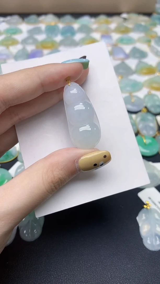 翡翠18K金镶嵌颈饰天然翡翠A货