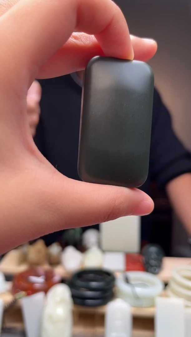 颈饰未镶嵌和田玉吊坠