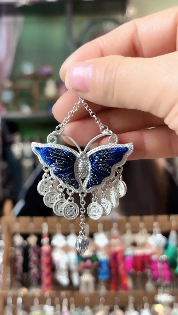 彩云南阁非遗老绣苗银饰品606