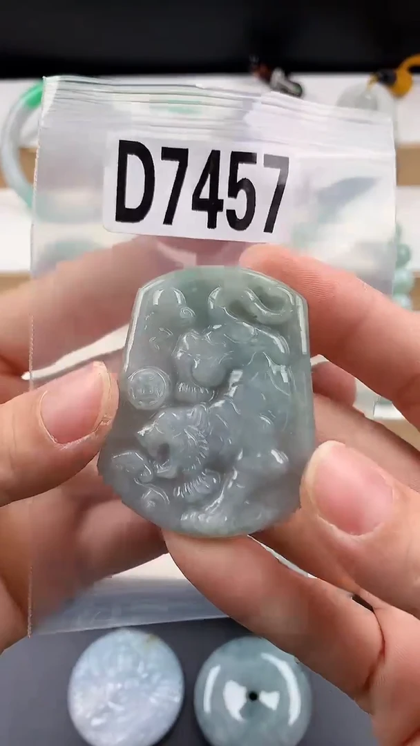 颈饰未镶嵌翡翠天然翡翠吊坠挂件