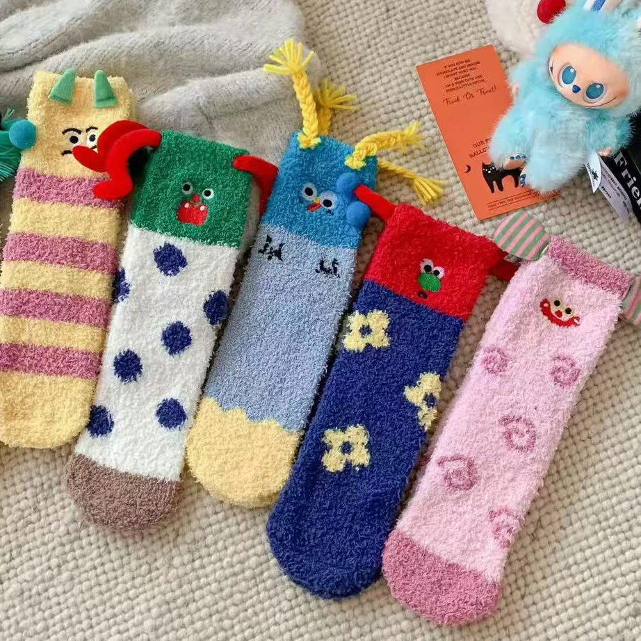 小小怪兽卡通珊瑚绒加厚保暖厚居家中筒袜睡眠袜