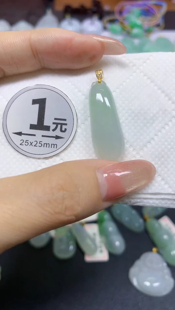 颈饰18K金镶嵌翡翠天然翡翠A货