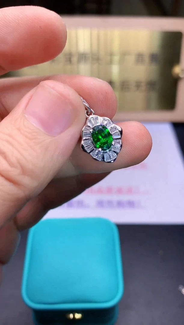 【闪购商品】透辉石颈饰银S925镶嵌........
