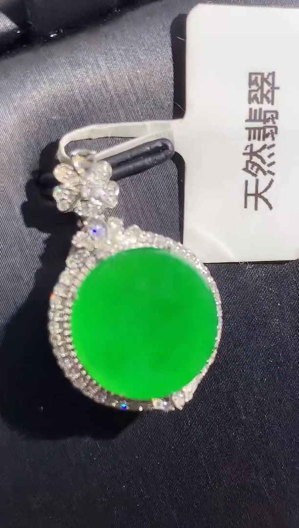 吊坠(不含链)18K金镶嵌翡翠多样性发其一