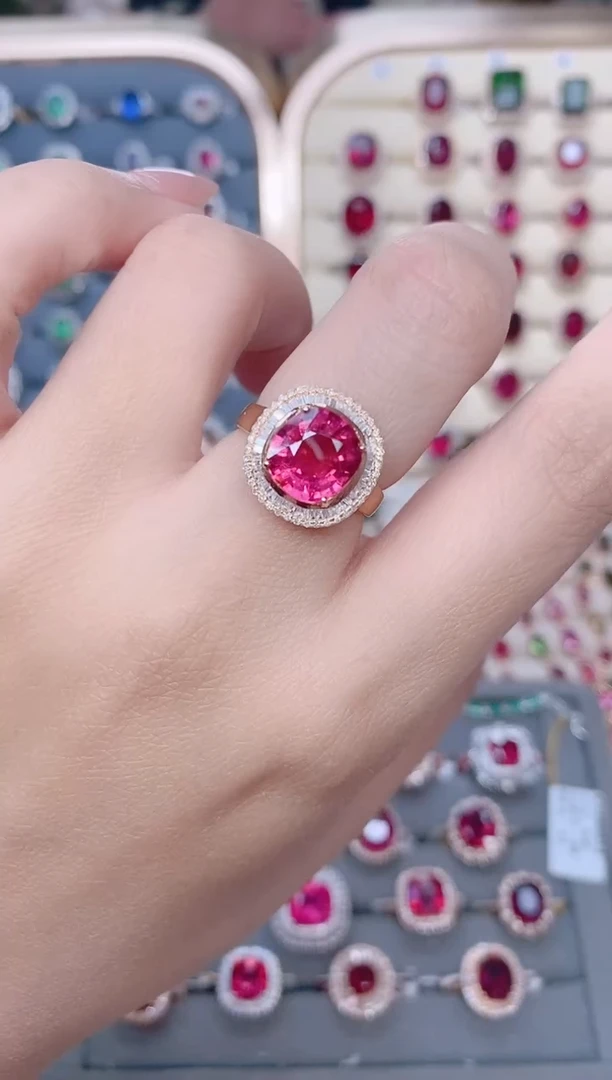 18K金镶嵌碧玺戒指碧玺2.8CT