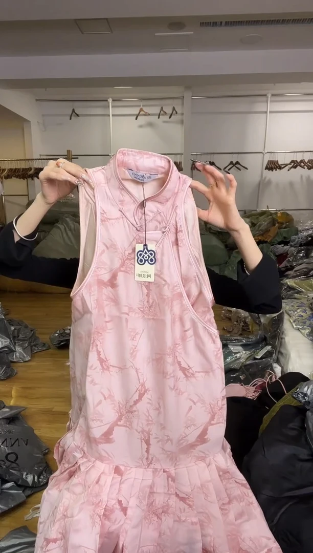 连衣裙       M码       80-105斤