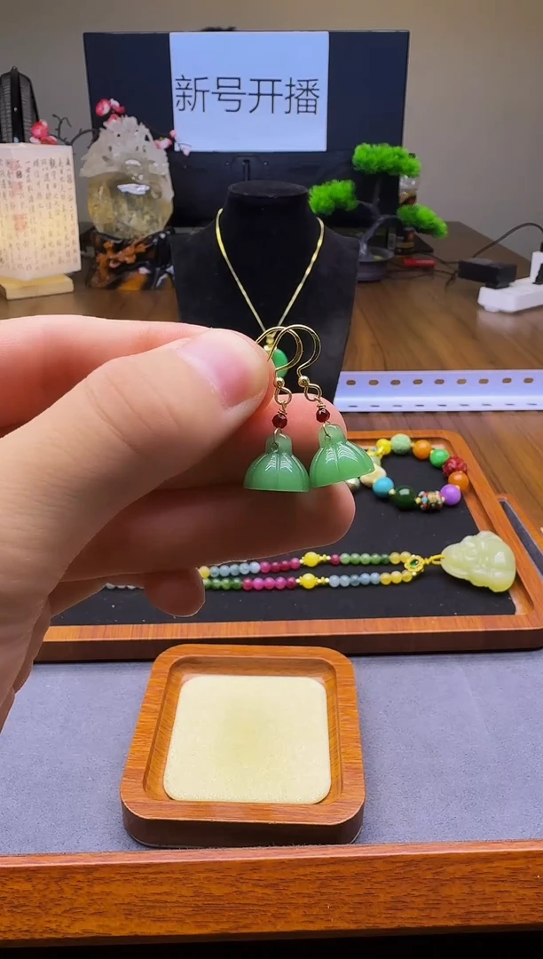 和田玉14K金镶嵌耳饰E59