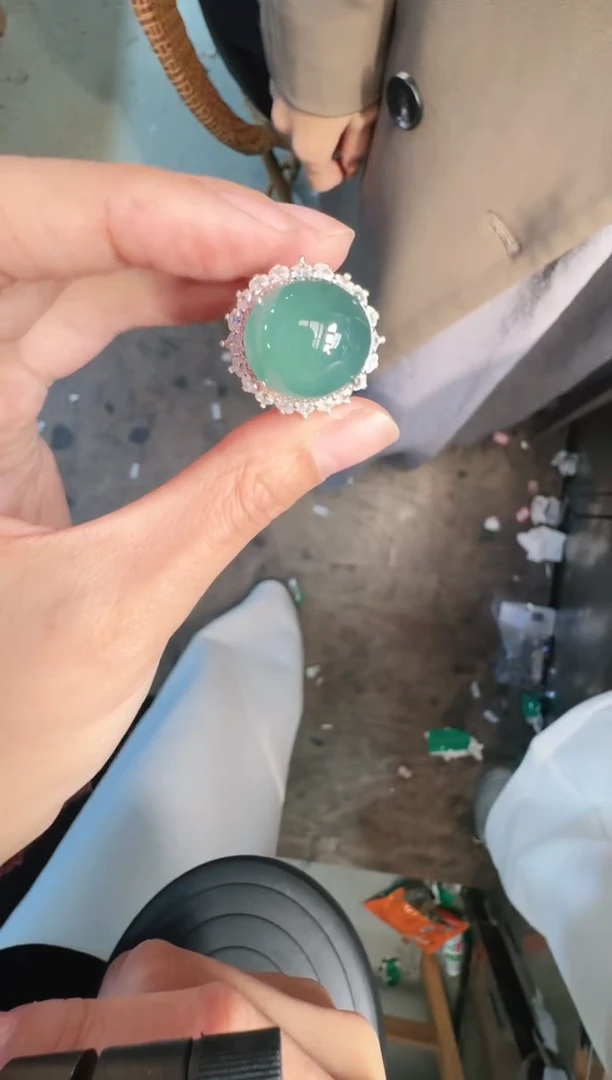 未镶嵌定制翡翠A货有轻微色差属于正常现象，蛋面1