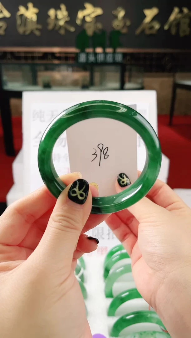 未镶嵌手镯石英质玉（非洲翠）微瑕，一经发货，运费不退介意勿拍