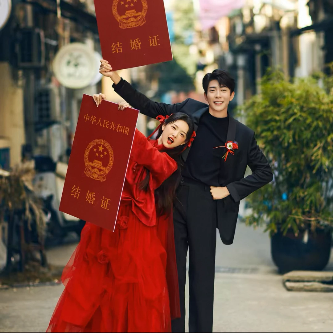 超大结婚证创意结婚拍照道具登记跟拍手持板订婚拍照道具旅行跟拍