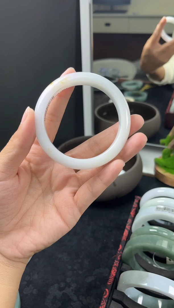 未镶嵌手镯翡翠房**一奶白洒金