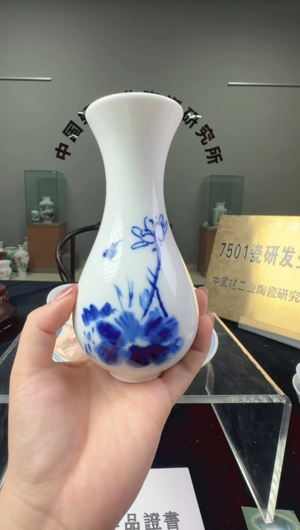 瓷摆件青花小花瓶