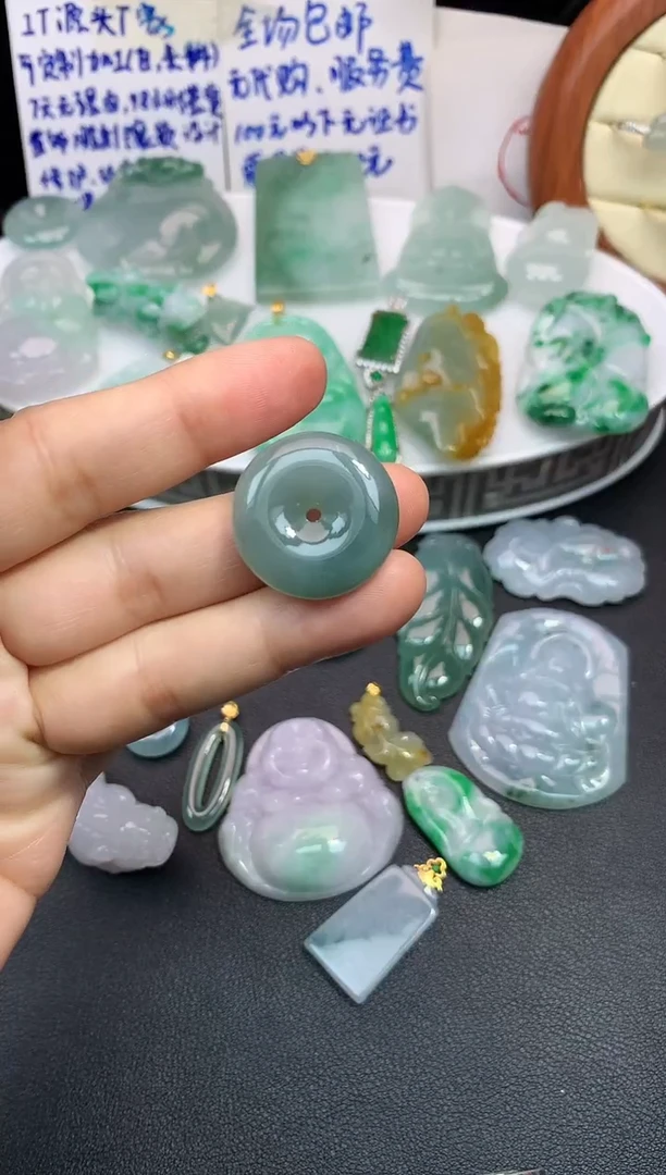 颈饰未镶嵌翡翠吊坠