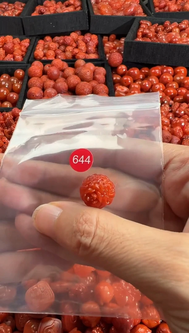 南红玛瑙未镶嵌颈饰1
