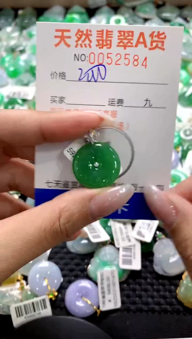 翡翠18K金镶嵌颈饰1111111111111111