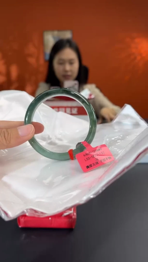 未镶嵌手镯翡翠11    5556