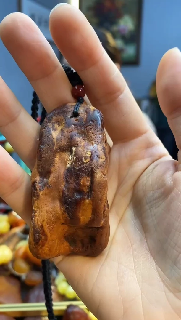 未镶嵌颈饰琥珀吊坠