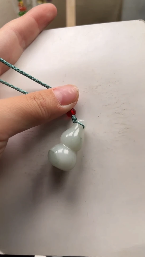 石英质玉手镯未镶嵌天山翠葫芦挂件