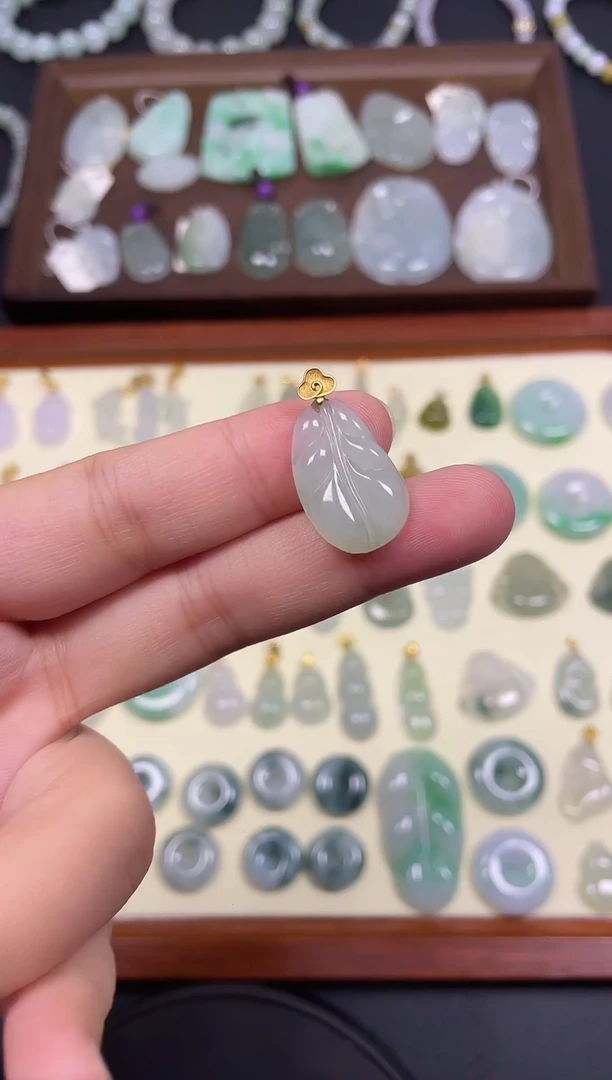 吊坠(不含链)18K金镶嵌翡翠冰胶叶子