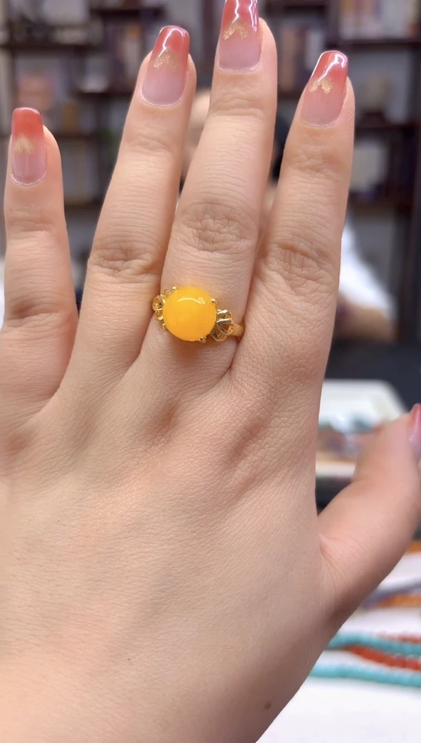 【闪购商品】蜜蜡戒指银S925镀金镶嵌J107