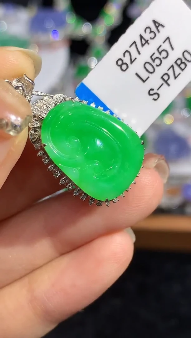 吊坠(不含链)18K金镶嵌翡翠多样性发其一