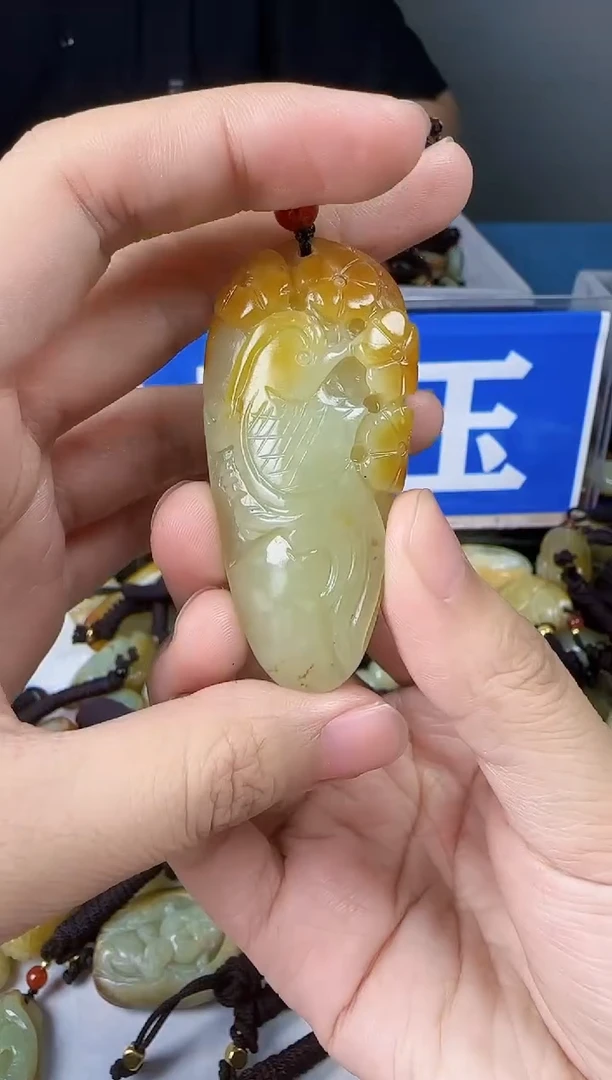 和田玉未镶嵌颈饰1
