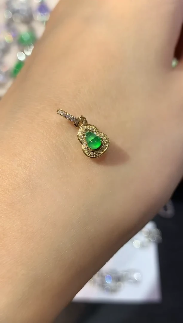 吊坠(不含链)18K金镶嵌翡翠a4多样性一件发