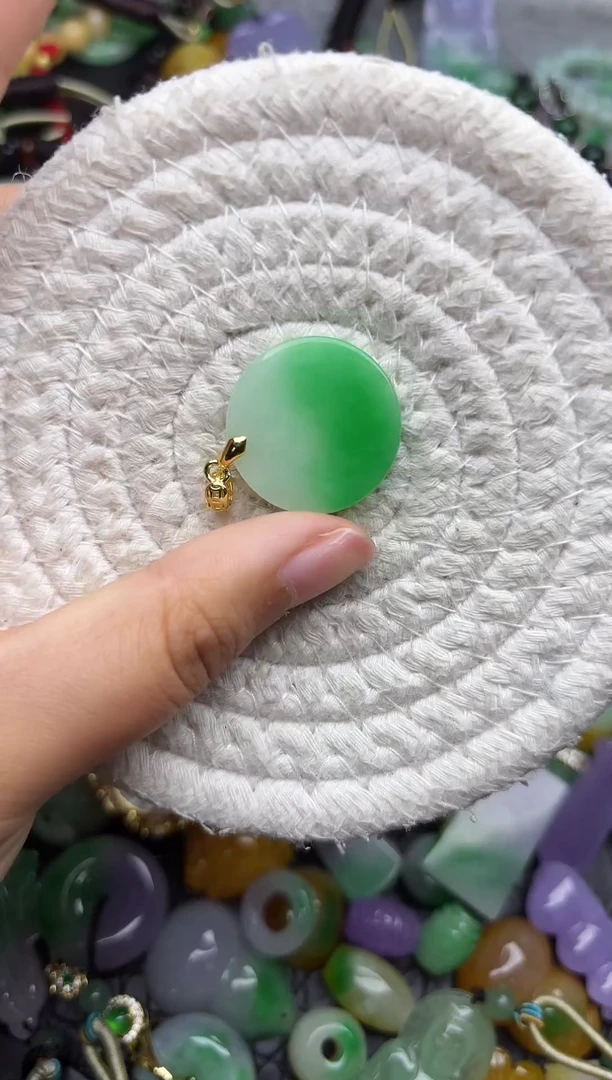 颈饰未镶嵌翡翠缅甸翡翠吊坠