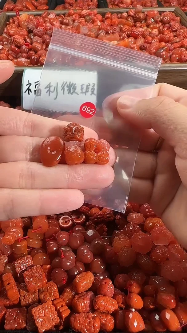 颈饰未镶嵌南红玛瑙1