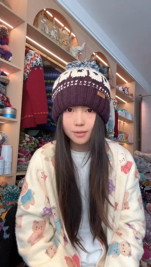 羊毛紫色小羊翻边帽