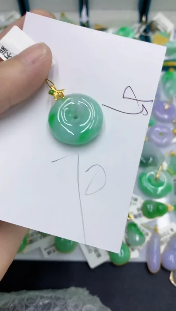 翡翠挂件未镶嵌翡翠