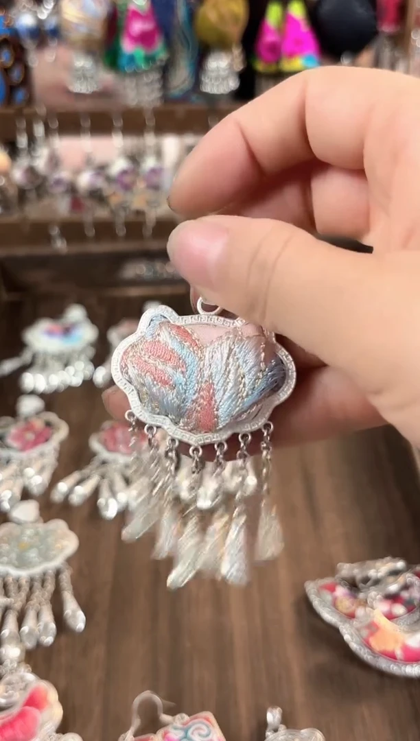 织绣妞*妞织绣非遗老绣饰品194