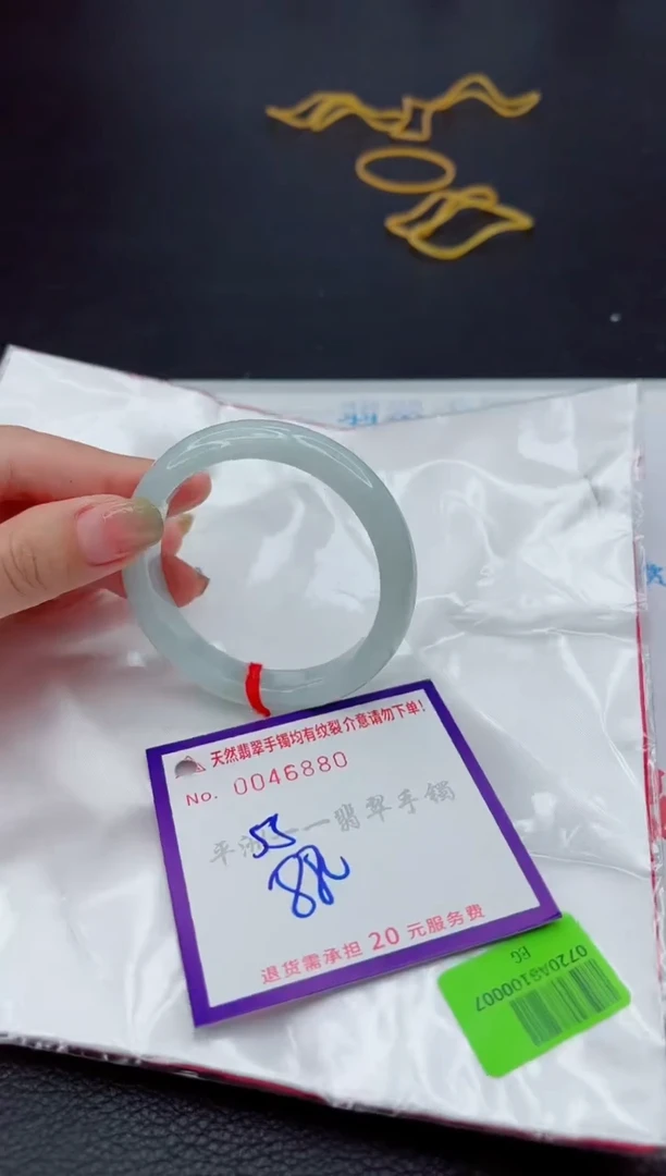 翡翠手镯未镶嵌1