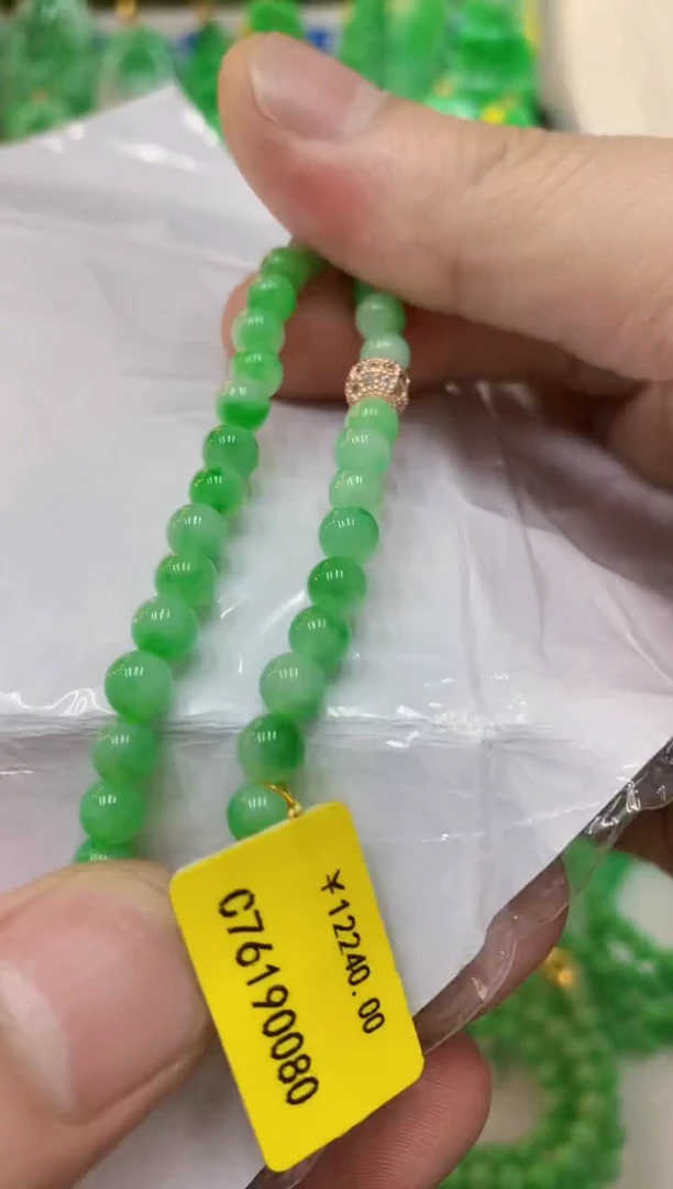 翡翠未镶嵌颈饰挂件