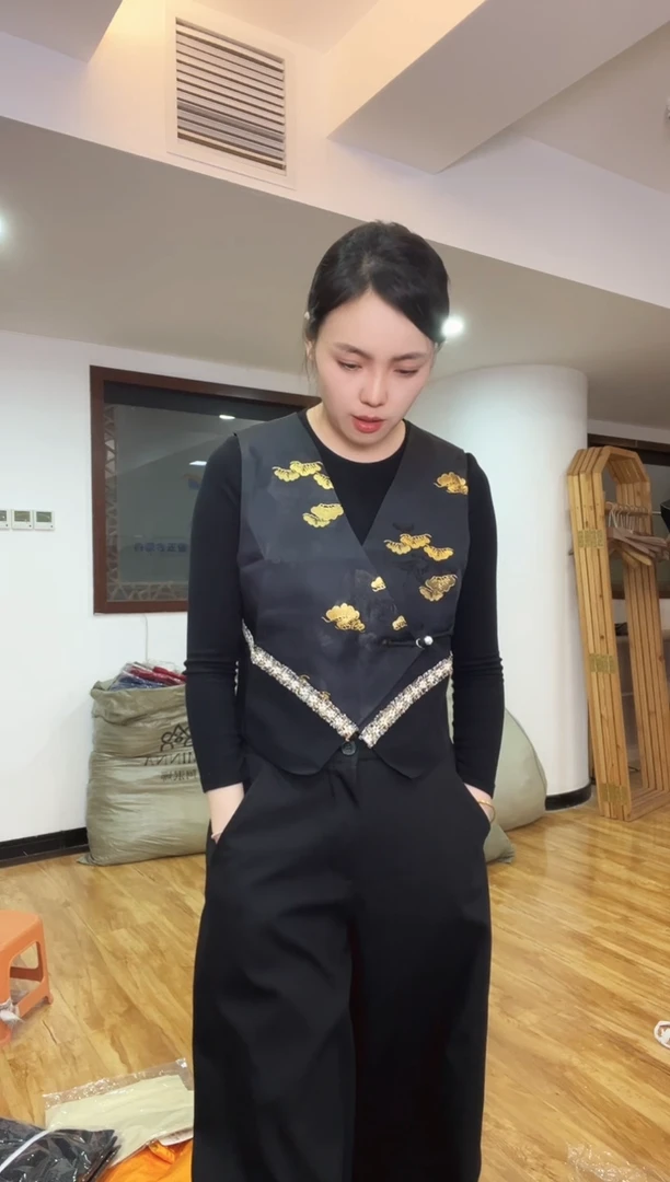 XL码     135斤  马甲