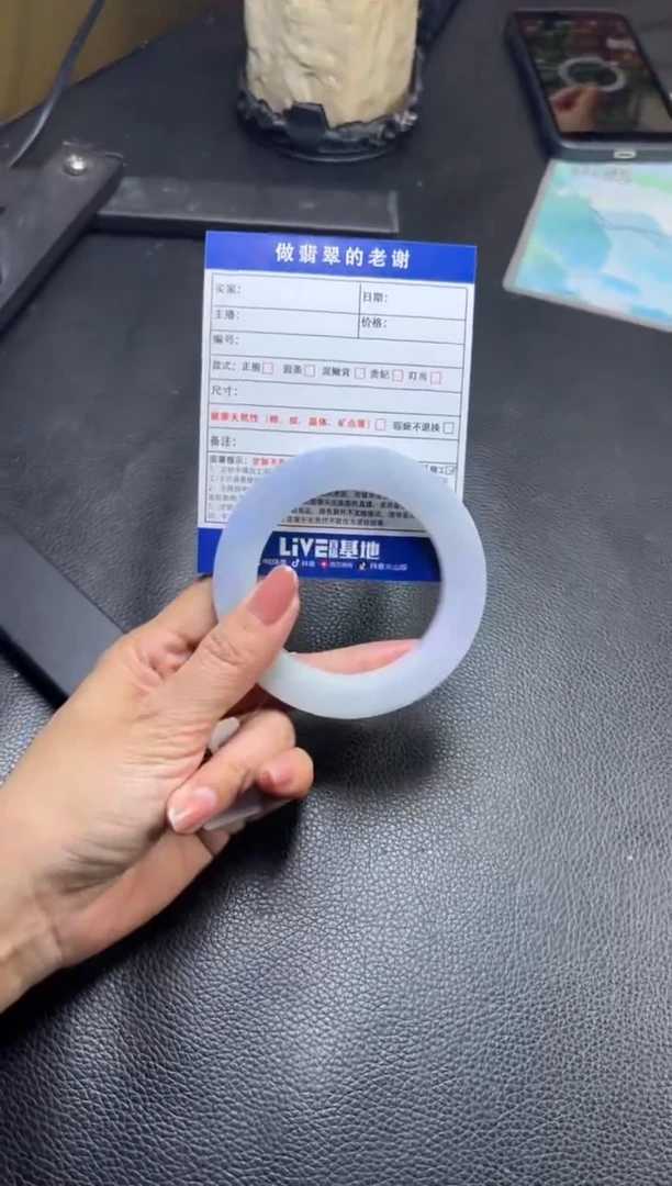 未镶嵌定制手镯不退不换定制翡翠出**生定制手镯不退不换