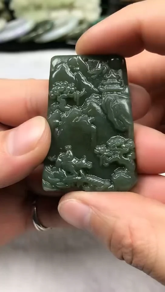 【闪购商品】和田玉吊坠(赠链)未镶嵌山水牌