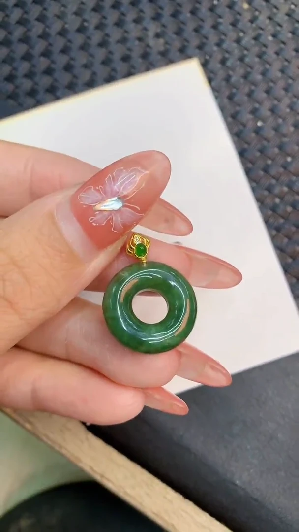 颈饰未镶嵌翡翠1