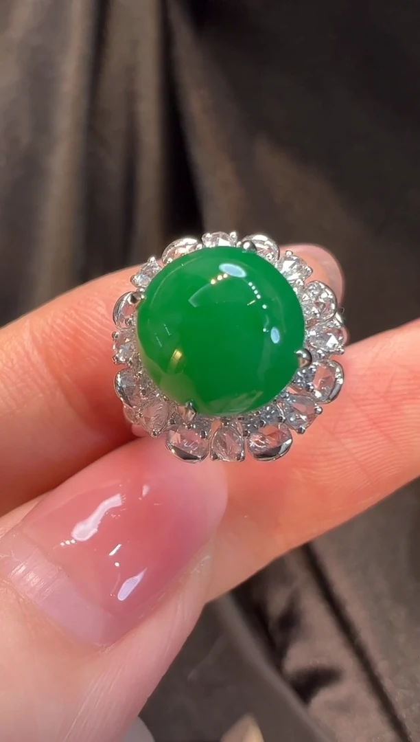 18K金镶嵌翡翠耳饰L6