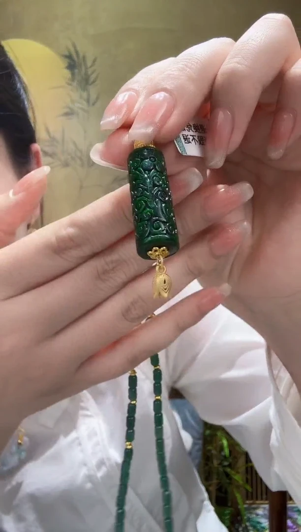 翡翠未镶嵌颈饰吊坠