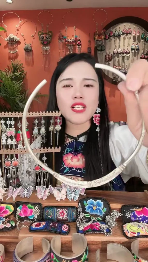 非遗手工刺绣饰品09