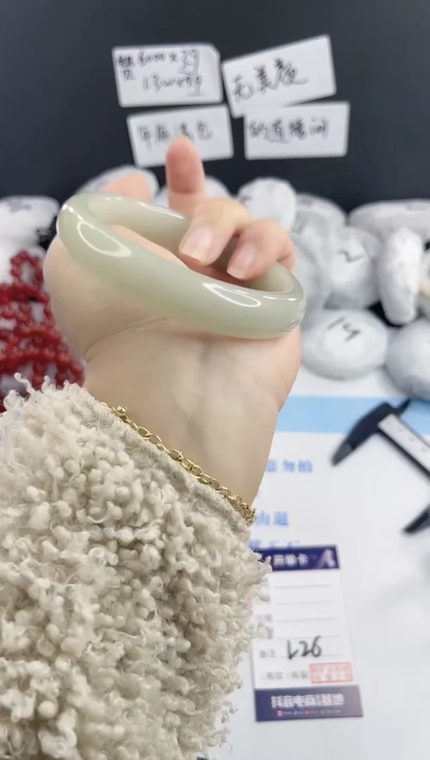 未镶嵌手镯石英质玉L26-62